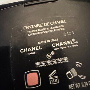 CHANEL Illuminating Blush Powder in Fantasie Fantasy